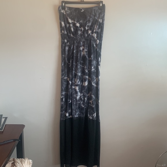 EXPRESS Black and white tie dye strapless maxi dress - Picture 4 of 4